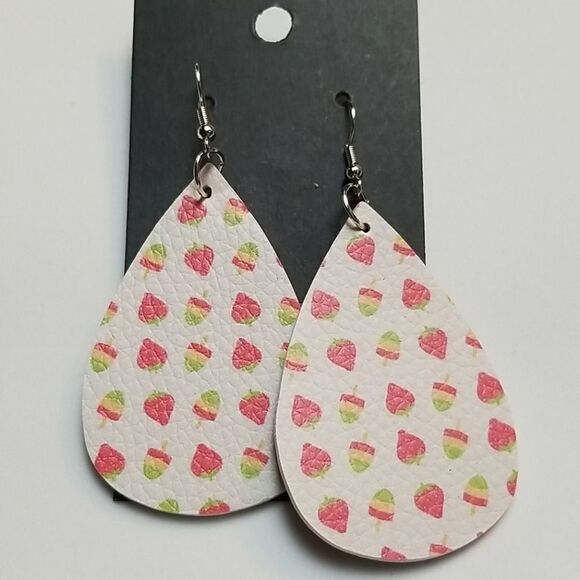 🎈5/$10🎈 EARRINGS.. Summer.. strawberries.. - Picture 1 of 1